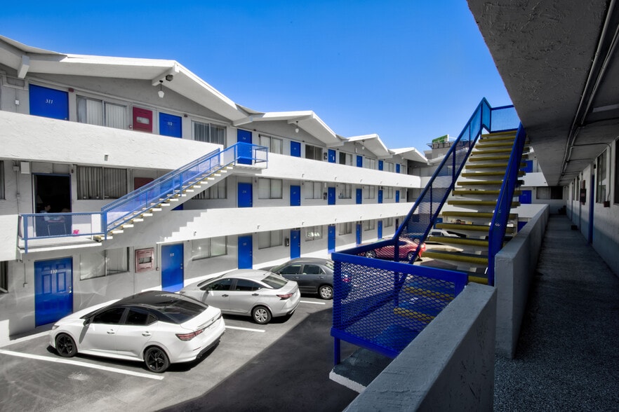 More Photos Of 200 S 8th St, Las Vegas Apartments For Sale