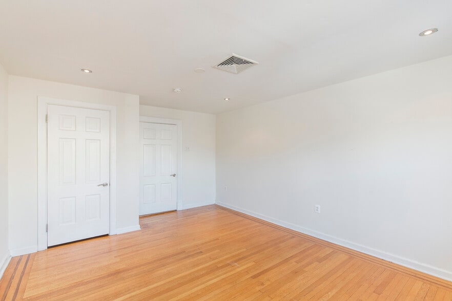 More Photos Of 632-634 N 2nd St, Philadelphia Apartments For Sale