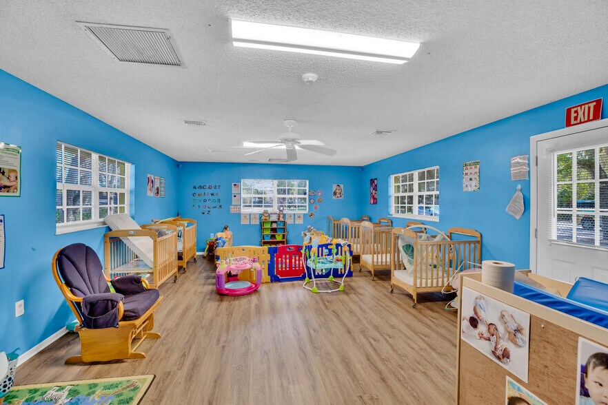 More Photos Of 1285 6th Ave, Vero Beach General Retail For Sale