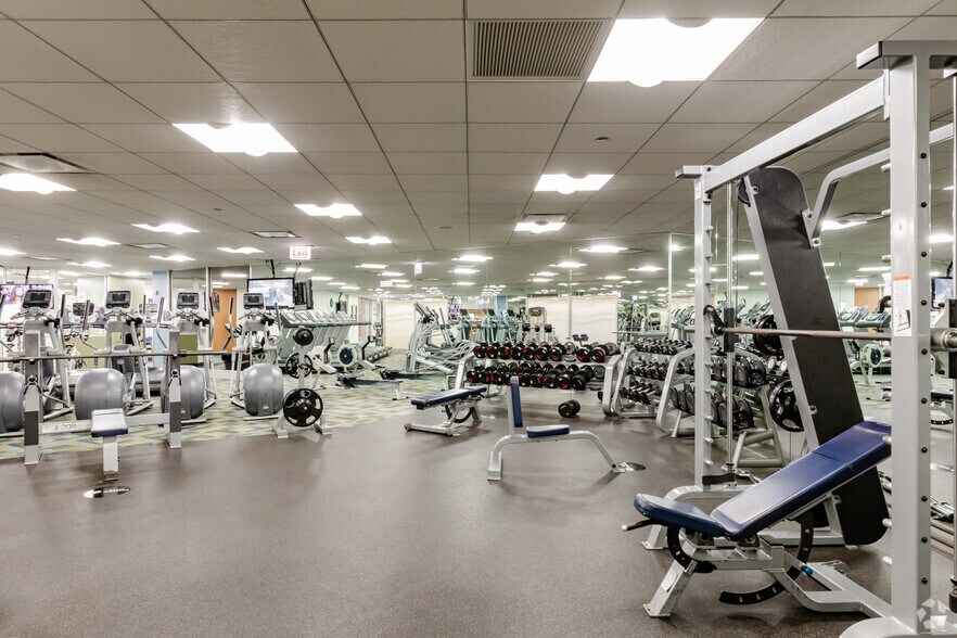 More Photos Of 8770 W Bryn Mawr Ave, Chicago Office For Lease