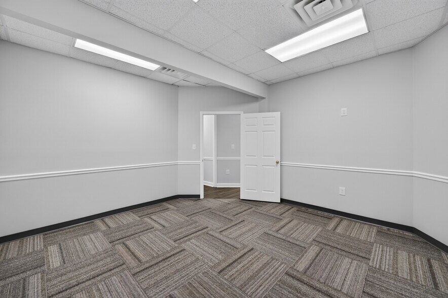 More Photos Of 514 Dabney Rd, Henderson Office For Lease