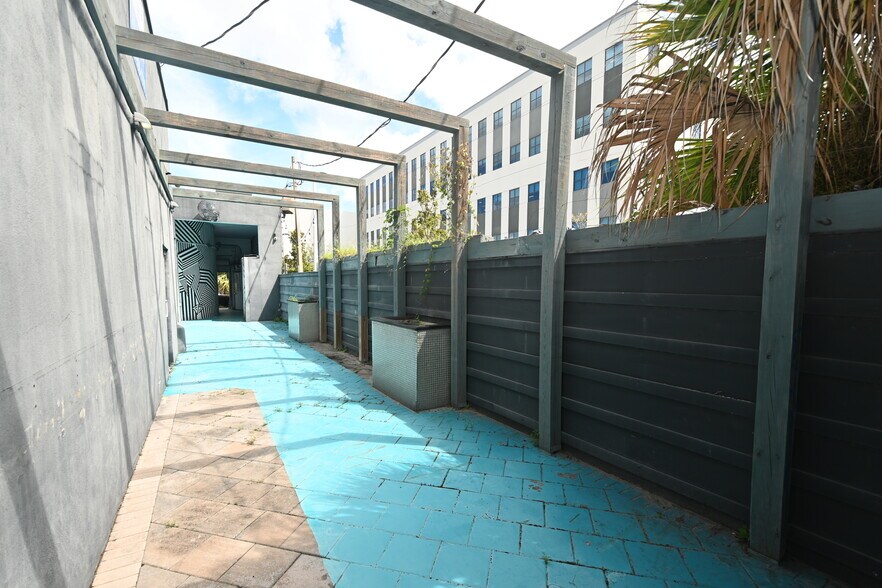 More Photos Of 47 W Amelia St, Orlando Bar For Sale