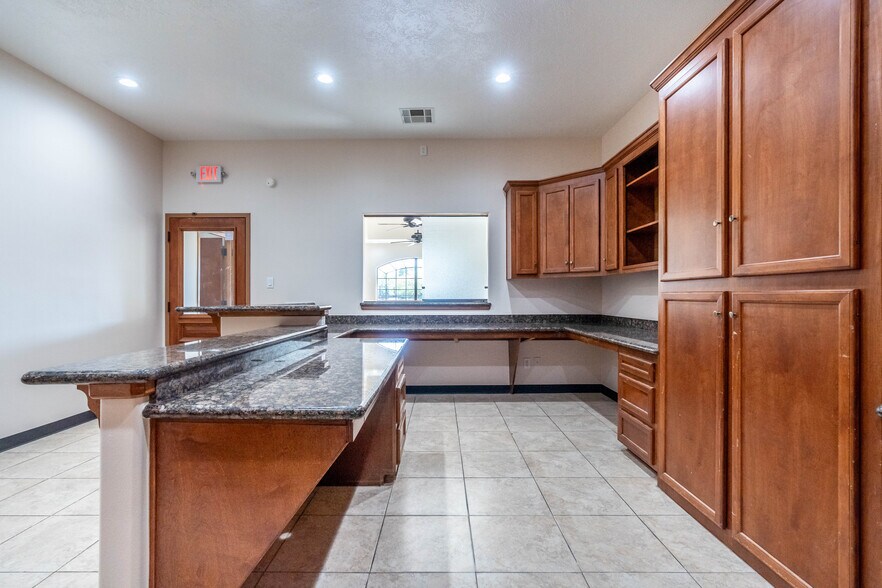 More Photos Of 3208 Broadway St, Houston Medical For Lease