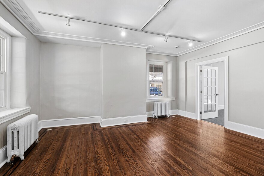 More Photos Of 37 E Germantown Pike, Plymouth Meeting Office For Sale