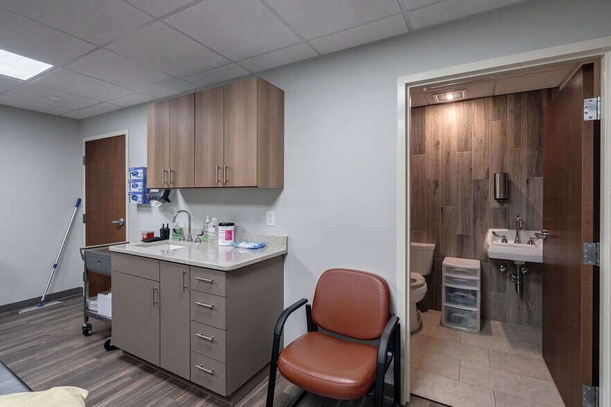 More Photos Of 195 King Ave, Athens Medical For Lease
