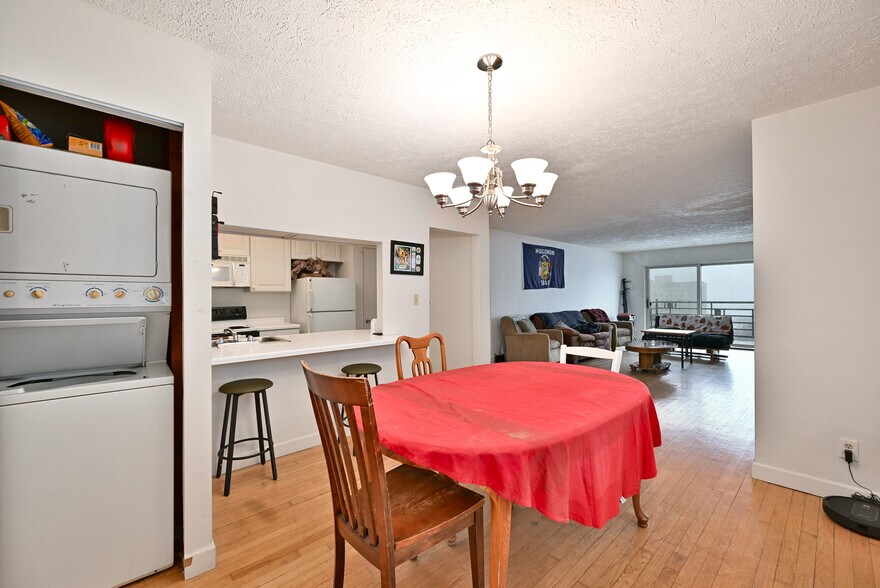 More Photos Of 1321 N Franklin Pl, Milwaukee Apartments For Sale