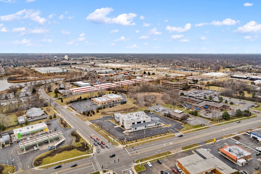 More Photos Of 1300 Irving Park Rd, Streamwood General Retail For Sale