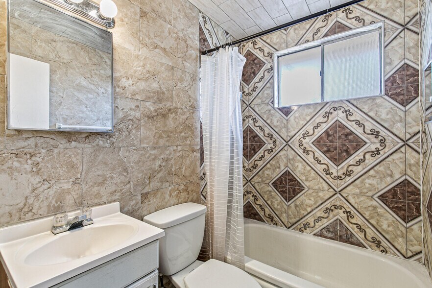 More Photos Of 5325 & 5335 W 4th Ave, Lakewood Apartments For Sale