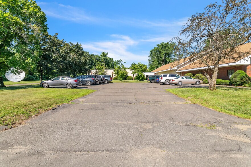 More Photos Of 79 Mainline Dr, Westfield Industrial For Lease