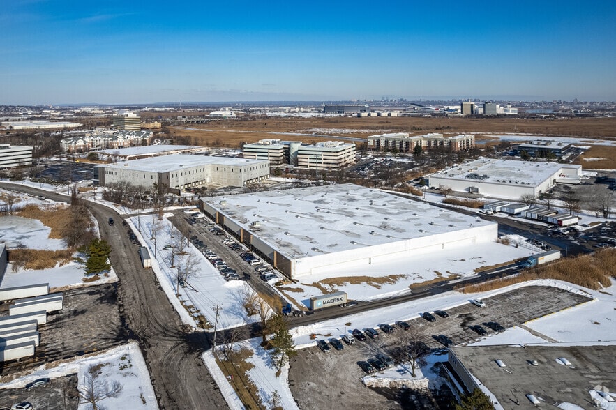 More Photos Of 220-230 Clay Ave, Lyndhurst Warehouse For Lease