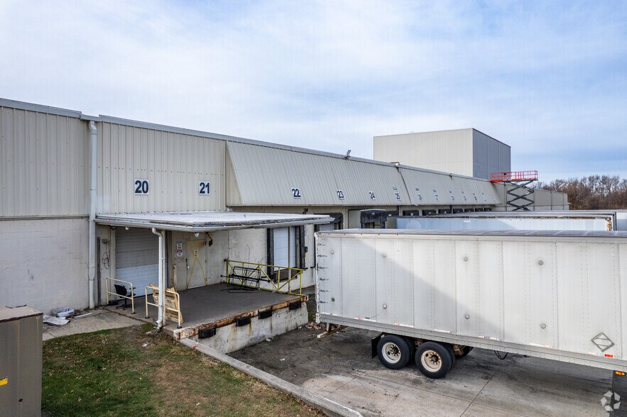 More Photos Of 800 Coopertown Rd, Delanco Distribution For Lease