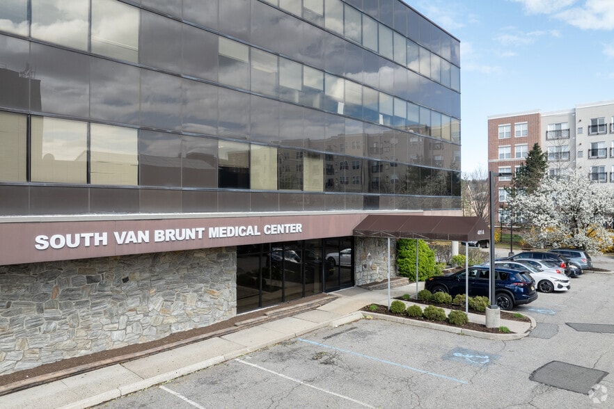 More Photos Of 401 S Van Brunt St, Englewood Medical For Lease