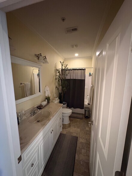 More Photos Of 421-425 S Broad St, Edenton Storefront Retail Residential For Sale