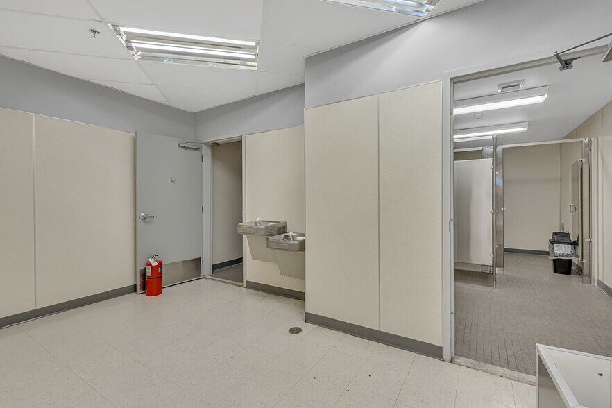 More Photos Of 351 Brighton Ave, Rochester Freestanding For Lease