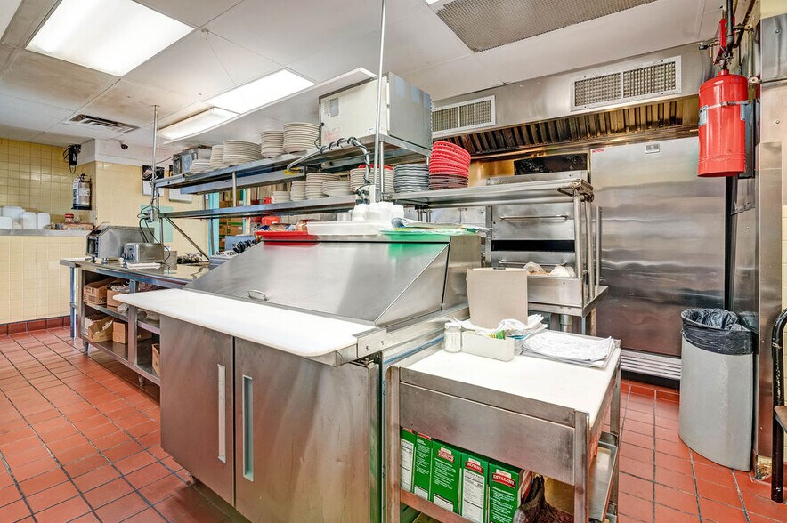 More Photos Of 1565 Marion-Waldo Rd, Marion General Retail For Sale