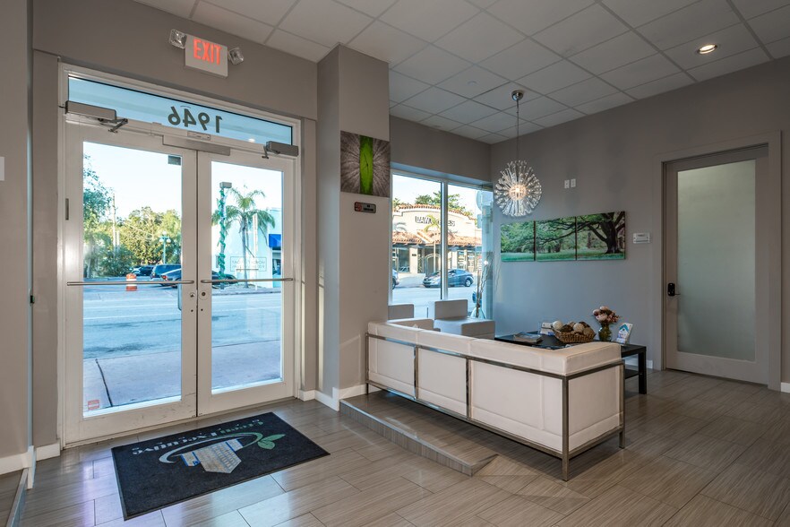 More Photos Of 1946 Tyler St, Hollywood Office For Lease