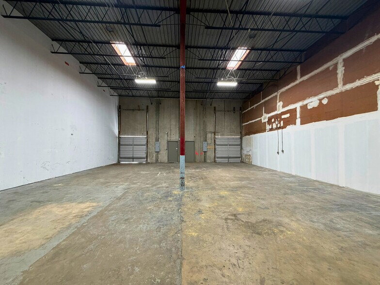 More Photos Of 3600-3606 Silver Star Rd, Orlando Unknown For Lease