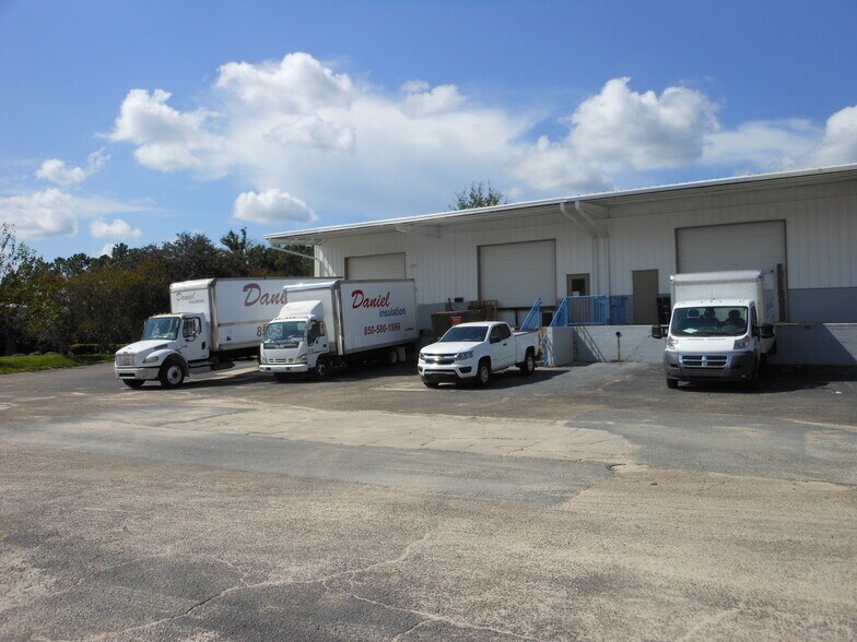 More Photos Of 572-2 Appleyard Dr, Tallahassee Warehouse For Lease
