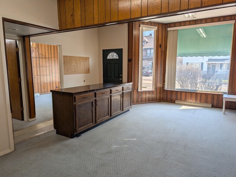 More Photos Of 404 N West Ave, Freeport Office For Sale