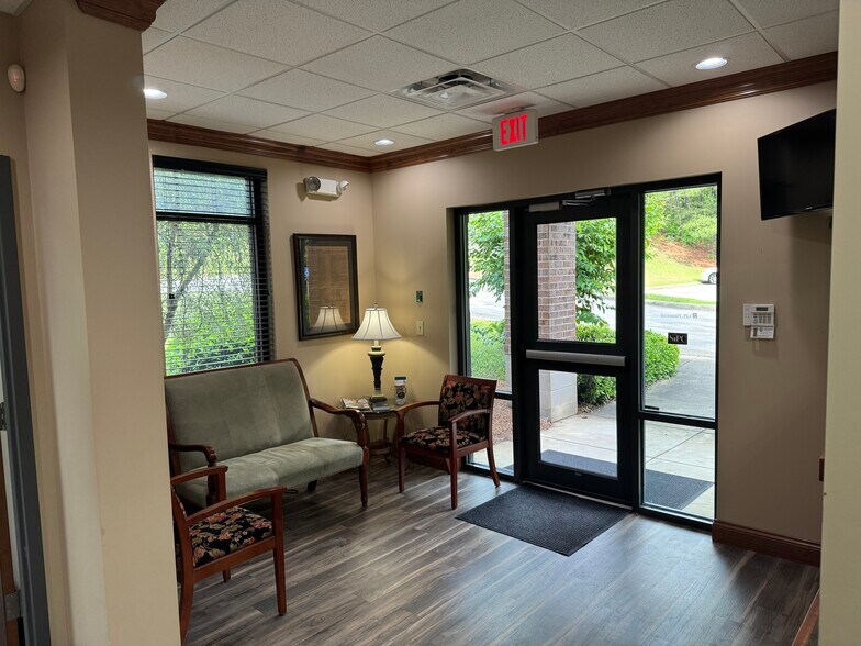 More Photos Of 1512 Alex Dr, Irondale Office For Lease