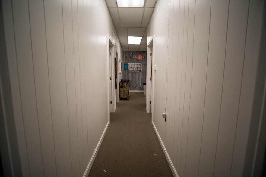 More Photos Of 300 Taugwonk Rd, Stonington Warehouse For Lease