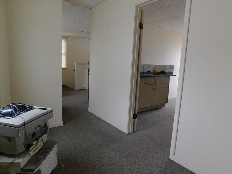 More Photos Of 448 Manville Rd, Pleasantville Office Residential For Sale