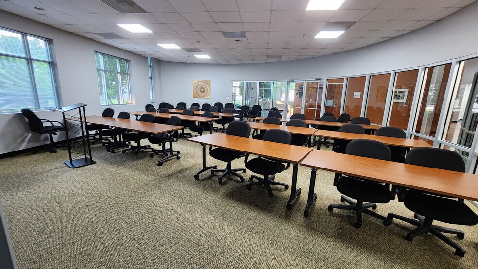 More Photos Of 9820 Northcross Center Ct, Huntersville Office For Lease