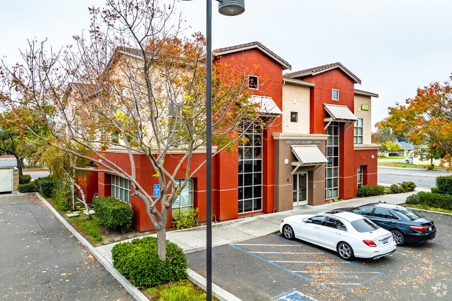 More Photos Of 672 W 11th St, Tracy Office For Lease