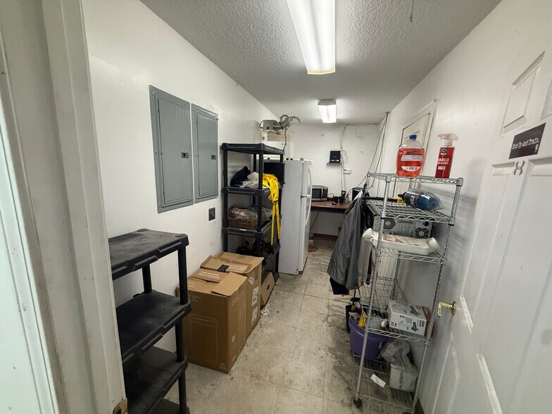 More Photos Of 850500 Us-17, Yulee Warehouse For Lease