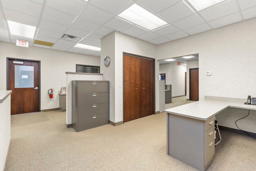 More Photos Of 33 Hiram St, Lake Orion Medical For Lease