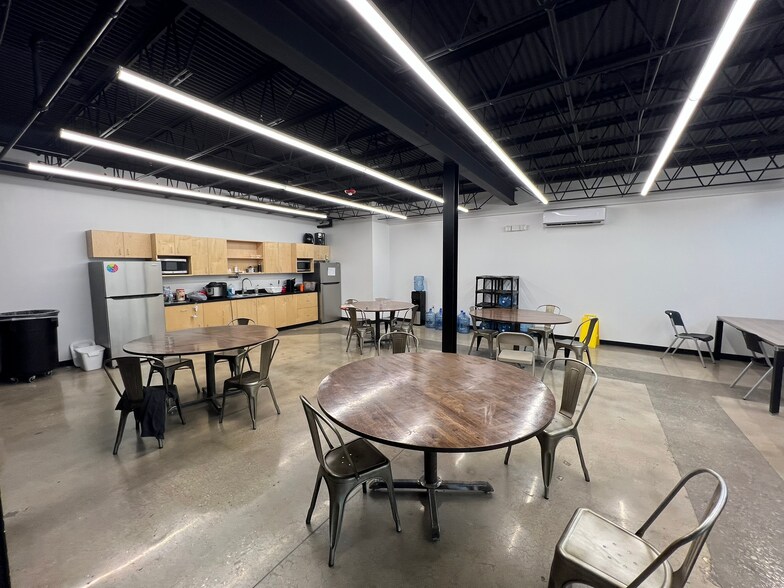 More Photos Of 650 Hwy 412 W, Siloam Springs Warehouse For Lease