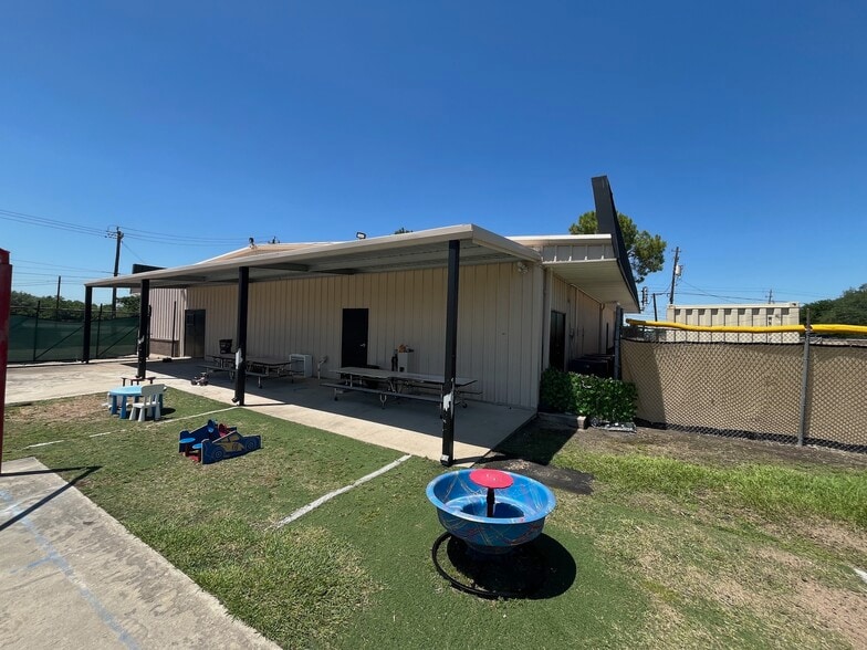 More Photos Of 3111 S Main St, Pearland Warehouse For Sale