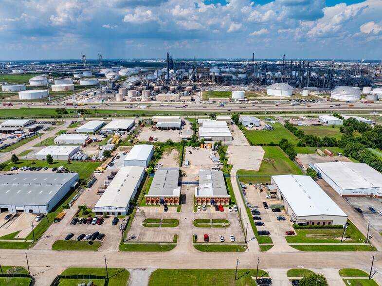 More Photos Of 629 Howard Dr, Deer Park Light Manufacturing For Lease