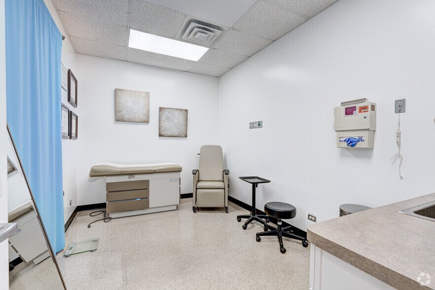 More Photos Of 815 Howard St, Evanston Medical For Sale