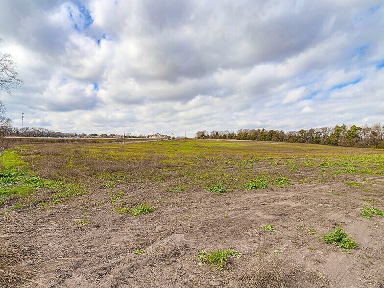 More Photos Of 900 Cantrell St, Waxahachie Land For Sale