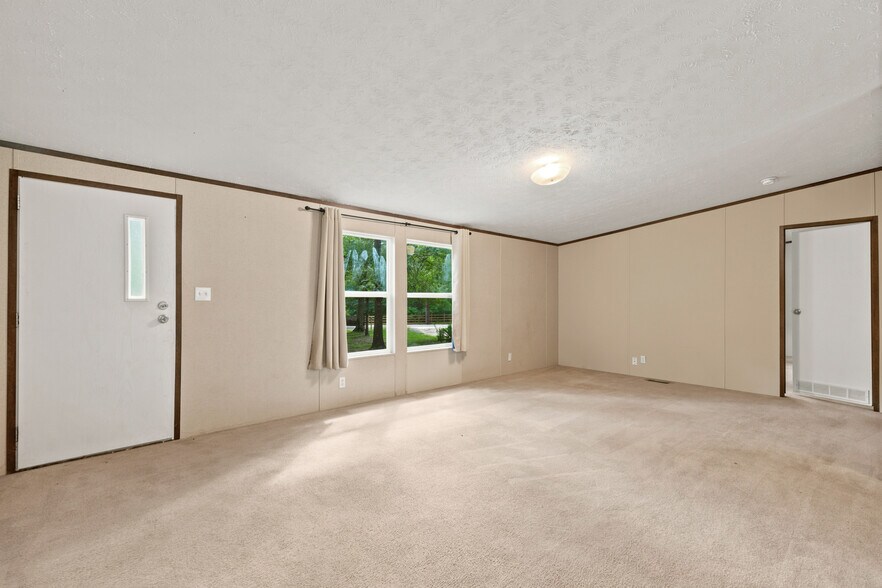 More Photos Of 7362 Washington Ave, Montgomery Flex For Sale