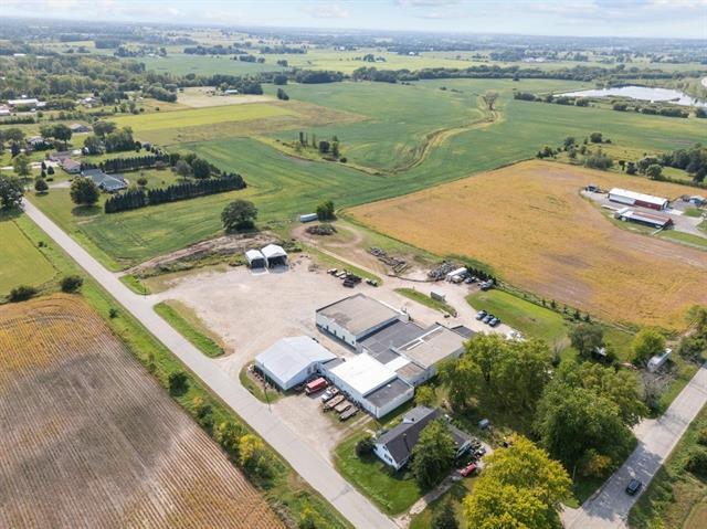 More Photos Of 8889 Oakwood Ave, Neenah Service For Sale