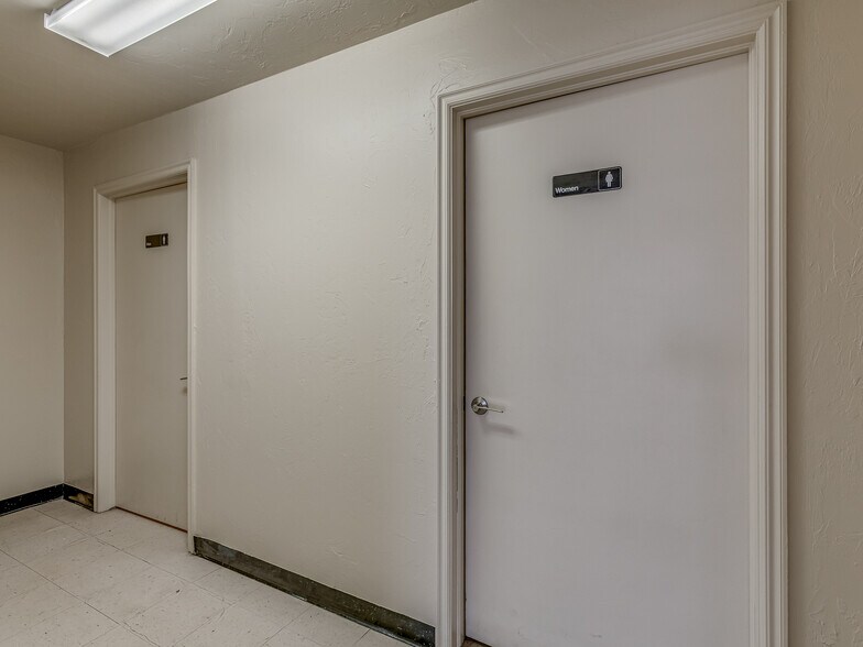 More Photos Of 430 N Berry Rd, Norman Medical For Sale