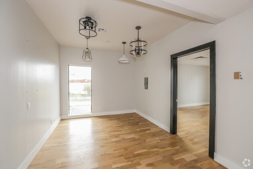 More Photos Of 4641 S Braden Ave, Tulsa Office For Sale