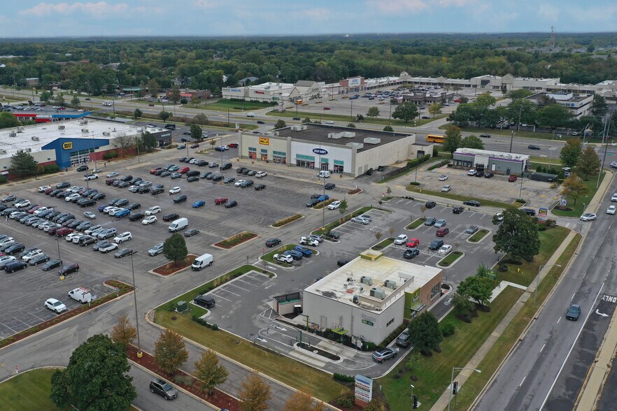 More Photos Of 7221-7401 Lemont Rd, Downers Grove Storefront For Lease