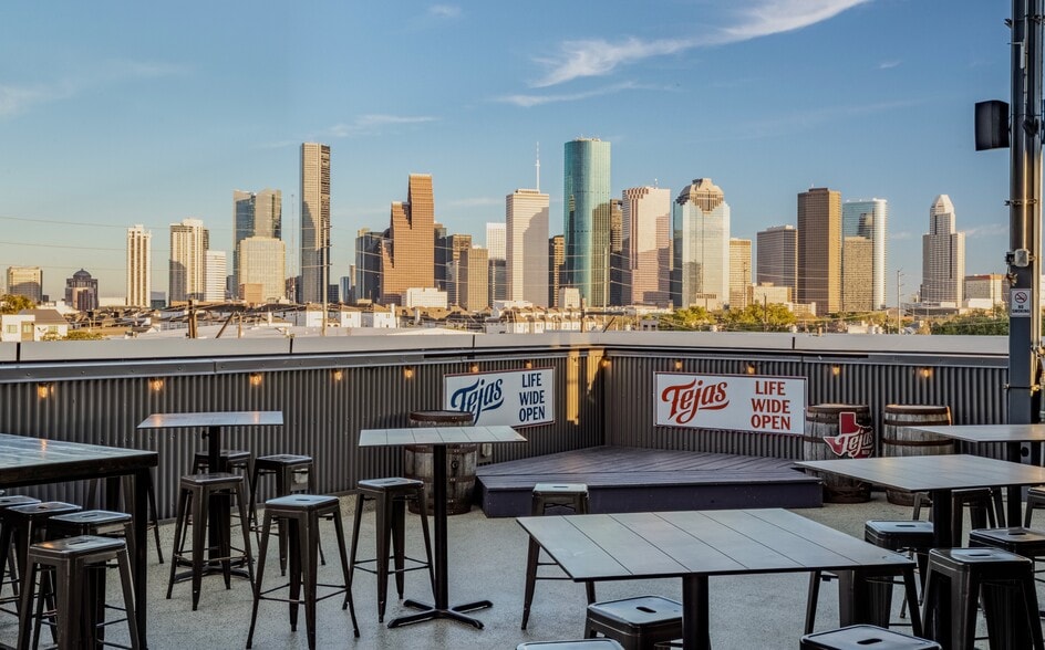 More Photos Of 2101 Summer St, Houston Freestanding For Lease