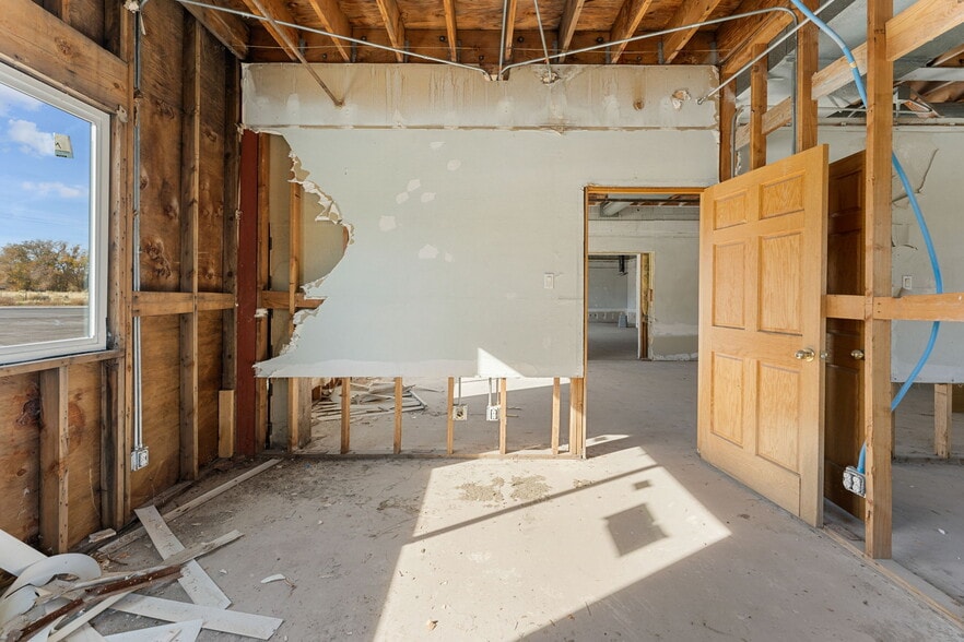 More Photos Of 1342 W Industrial Rd, Cedar City Warehouse For Lease