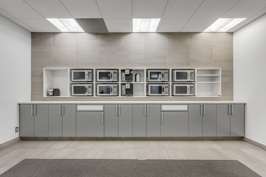 More Photos Of 6500 Boul Guillaume-Couture, Lévis Office For Lease