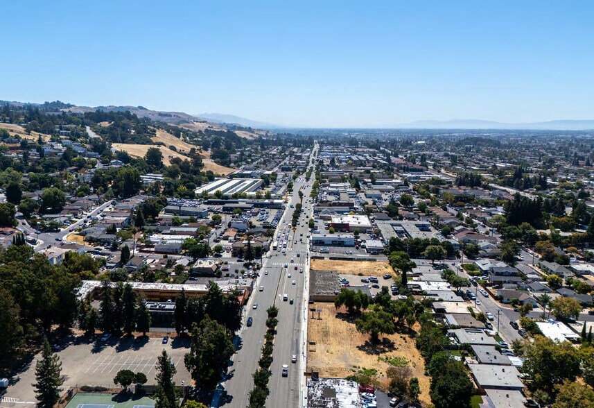 More Photos Of 24471 Mission Blvd, Hayward Freestanding For Sale