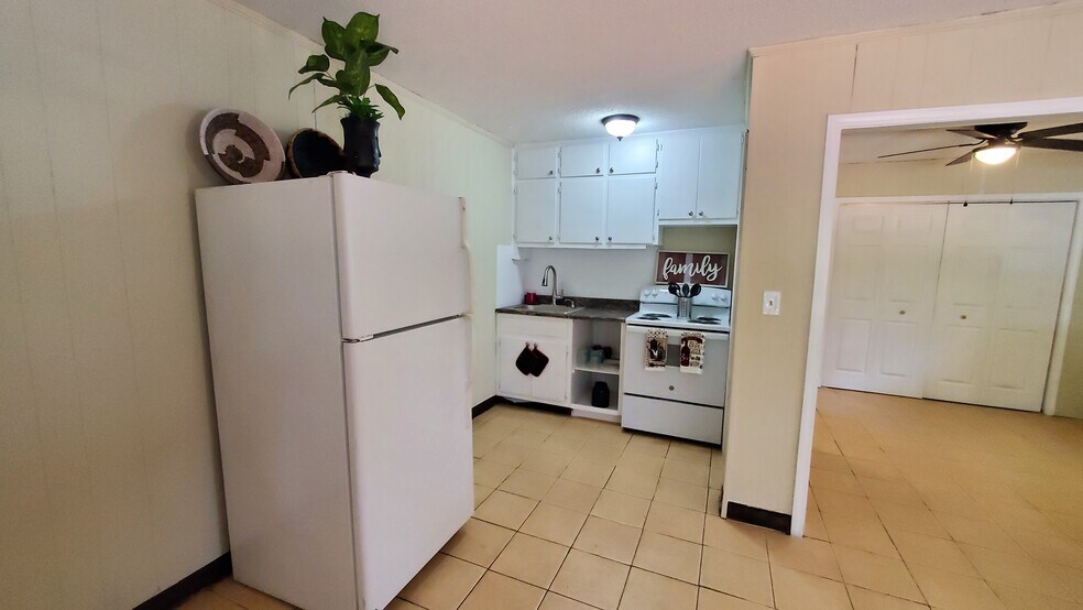 More Photos Of 120 2nd St, Winder Apartments For Sale