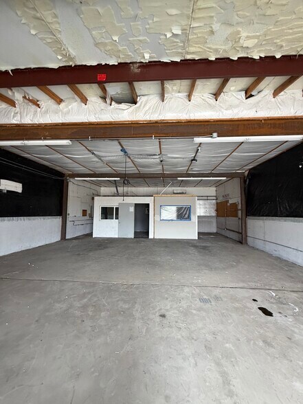 More Photos Of 1650 FM 66, Waxahachie Flex For Lease