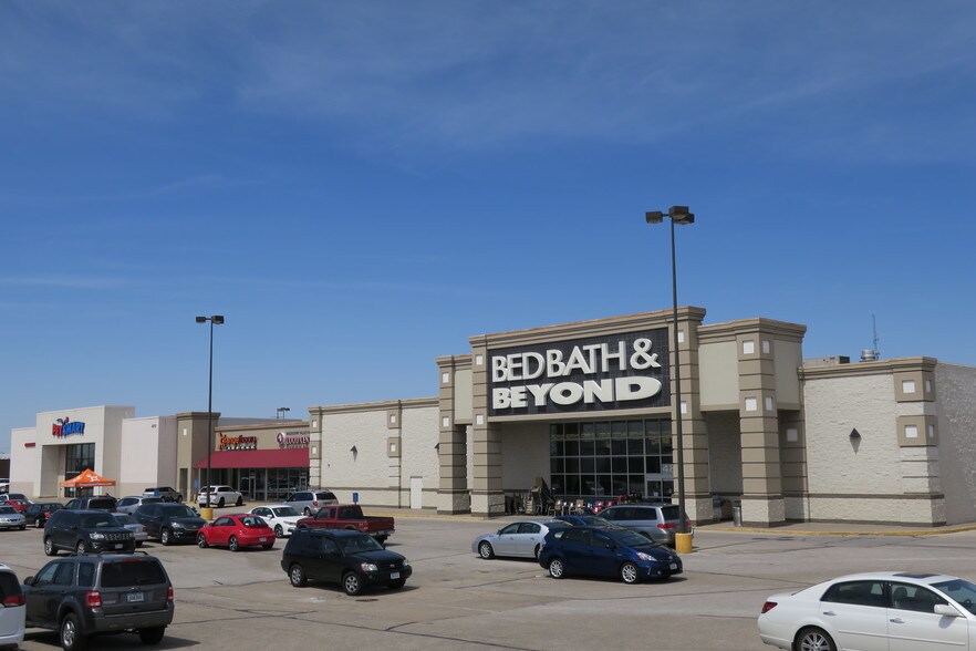 More Photos Of 4824-4870 1st Ave NE, Cedar Rapids Storefront For Lease