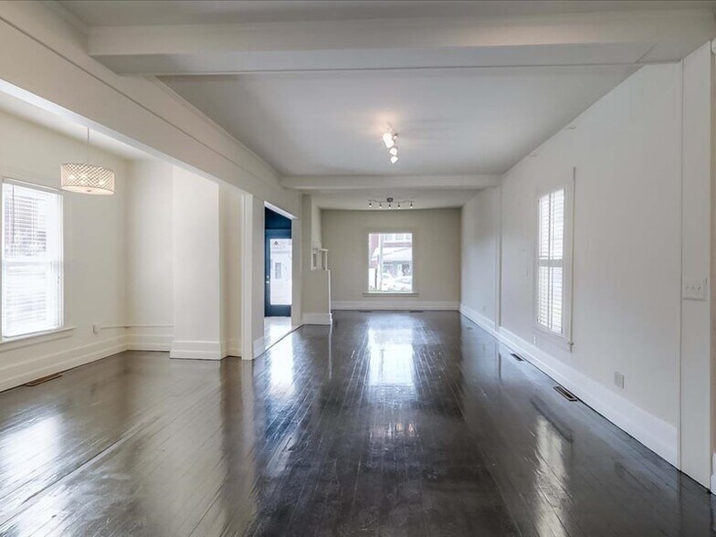 More Photos Of 513 E High St, Lexington Freestanding For Lease