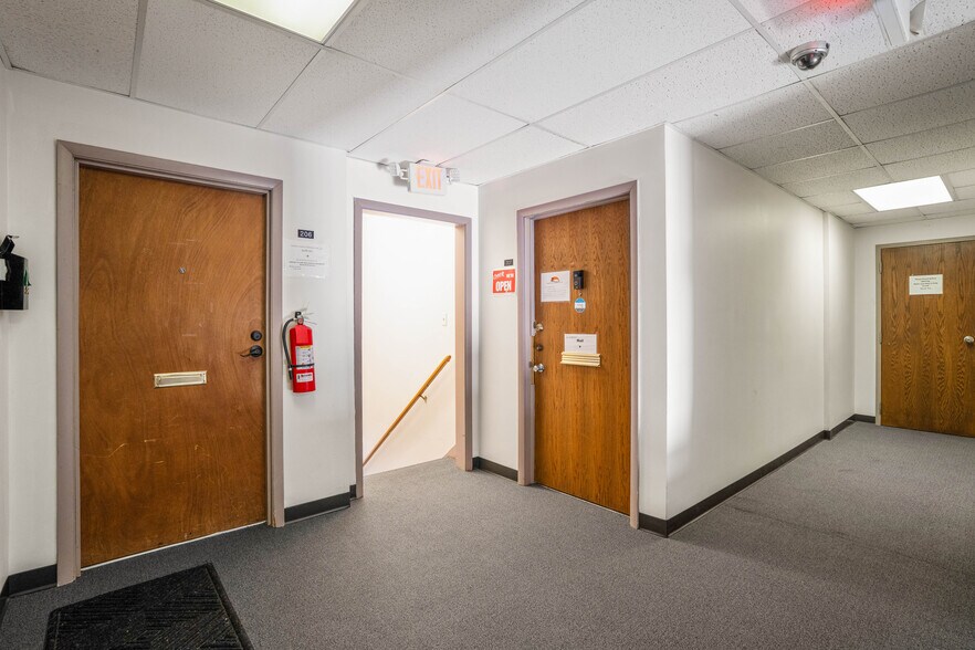 More Photos Of 6032-6040 W Lisbon Ave, Milwaukee Office For Sale
