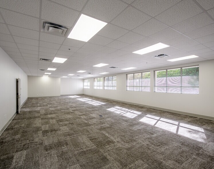 More Photos Of 1480 Bells Ferry Rd, Marietta Warehouse For Lease